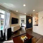 Modern Pool House At The Heart Of La